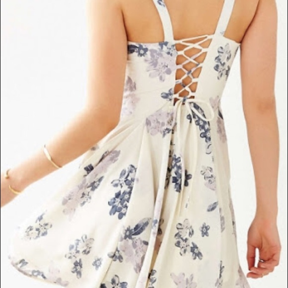 Urban Outfitters Floral Dress - Picture 4 of 8
